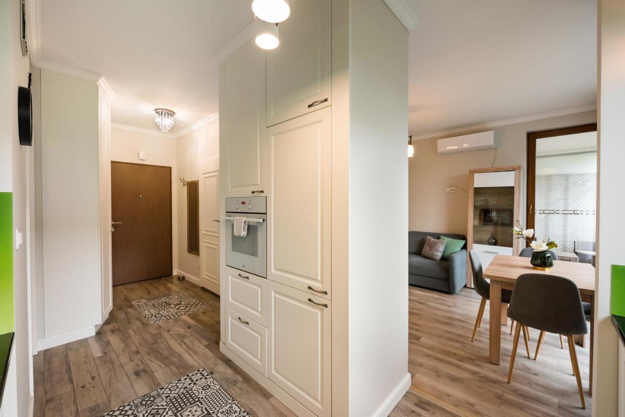 Prestige Verdant Apartment Варшава Экстерьер фото