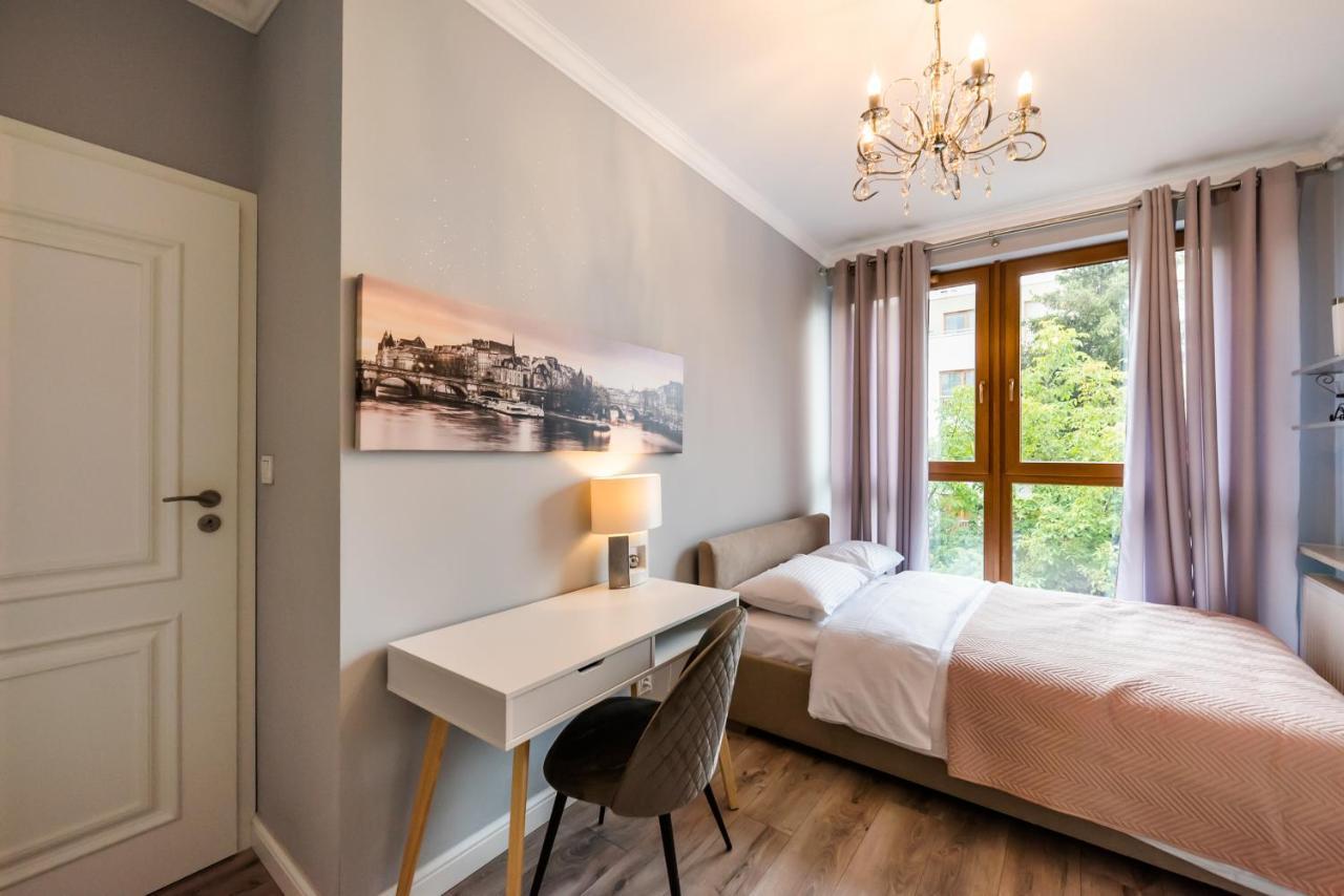 Prestige Verdant Apartment Варшава Экстерьер фото